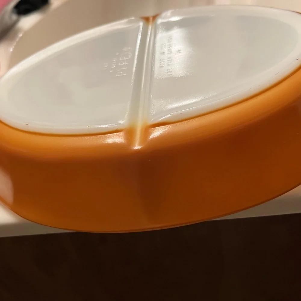 Vintage Pyrex 1.5 Qt Divided Casserole Dish 063 Gold Brown Lid Milk Glass USA‎